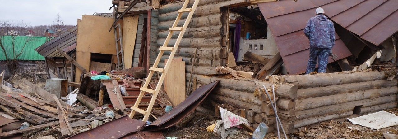 Демонтаж старых деревянных домов